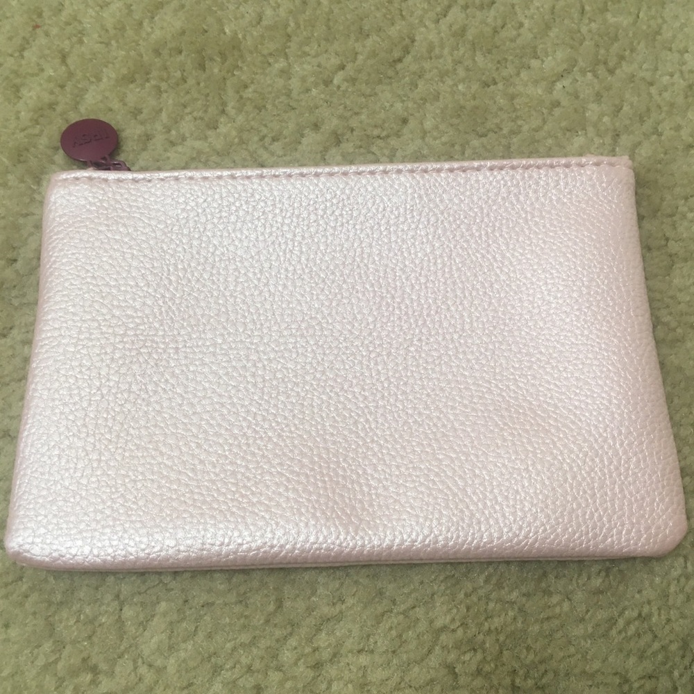 NWOT Faux Leather Womens Makeup Case Cosmetics Bag